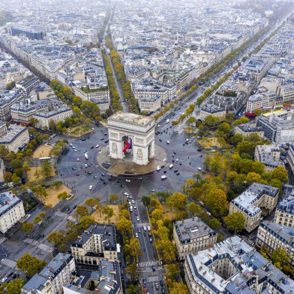 Tourists Boost Champs-Élysées, Brands Look for Space Before Olympics
