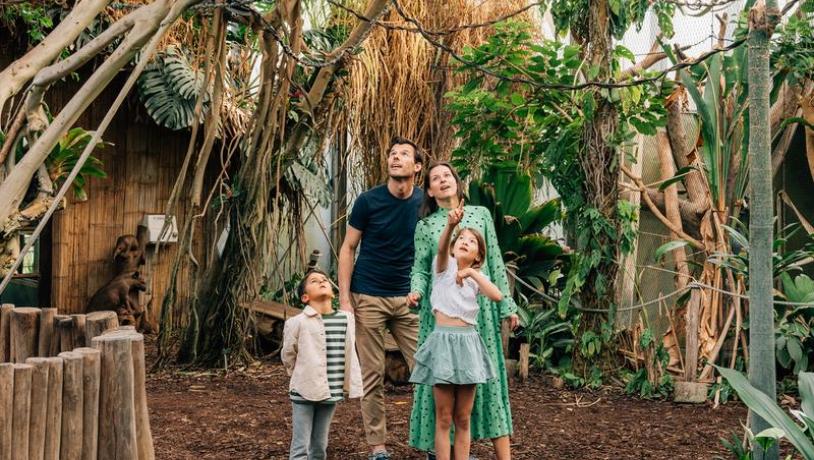 Familie på besøk i Aalborg Zoo