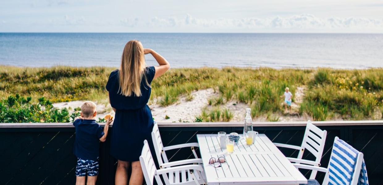 Familie i feriehus i Djursland