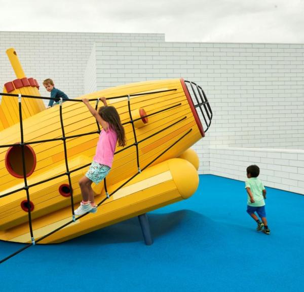 LEGO Spielplatz mit U-Boot im LEGO House in Billund