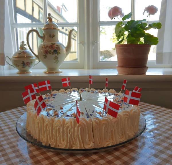 Danish Layer Cake (Dansk Lagekage) - Culinary Hill