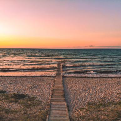 Strand i Klint, ved Nykøbing, Vestsjælland, Danmark