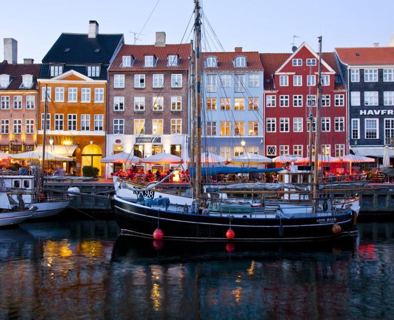 Colorful Nyhavn in Copenhagen - La Sirenetta di Andersen